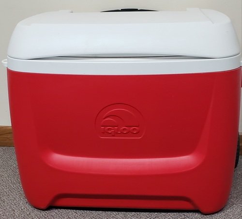 ~REDUCED!~LARGE IGLOO COOLER WITH WHEELS!