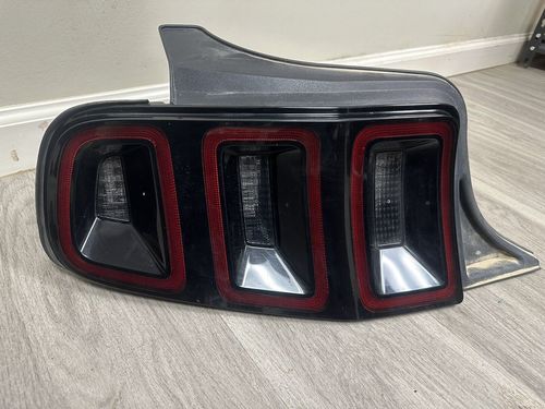 🔦13-14 Ford Mustang Driver LED Tail Light🔦